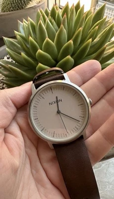 Nixon The Porter Leder braun, Armbanduhr, weiß silber, analog - Bild 1 von 4