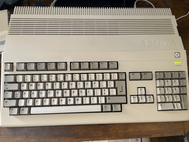 Amiga 500 Wih  backupGames And Tv Modulator Zipstick Joystick Power Pack Is New