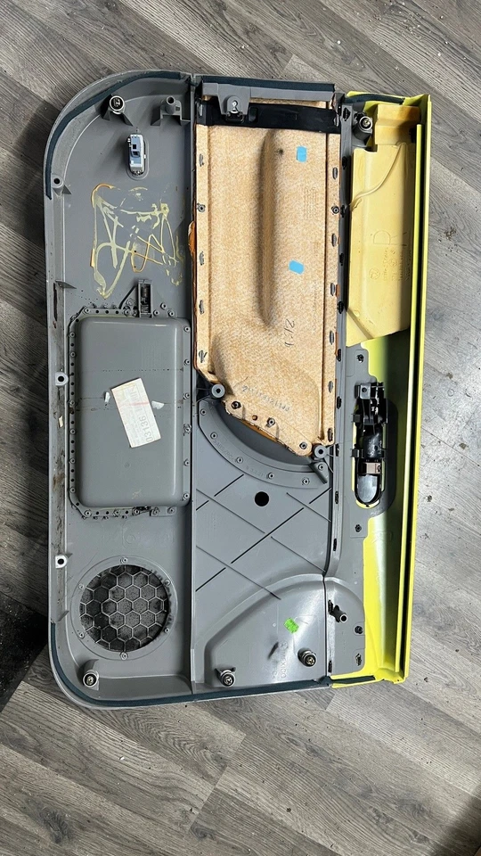 Volkswagen Beetle 2000 pasajero delantero manual panel de puerta interior tiene daños Foto 4 de 4