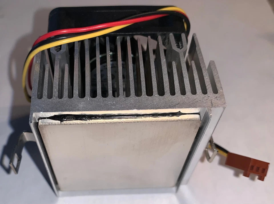 FOXCONN DC 38P 20W Fan & Heatsink IBM PN: 22P2457 - Image 3 of 4