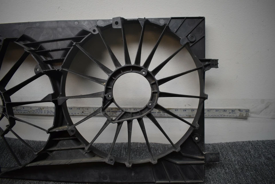 Conjunto de ventilador de radiador Chrysler Sebring 2006-2011 OEM de fábrica Foto 3 de 4