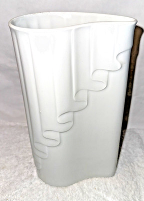 KPM Royal Porzellan apostrophe comma vase vintage modernist MCM Bavaria Germany