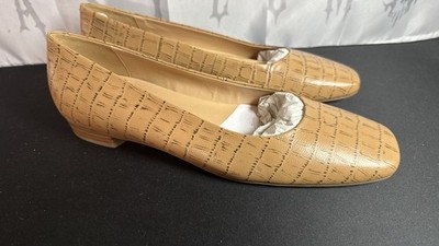 Trotters Honor Women s Flat Square Toe Women s 11 Narrow