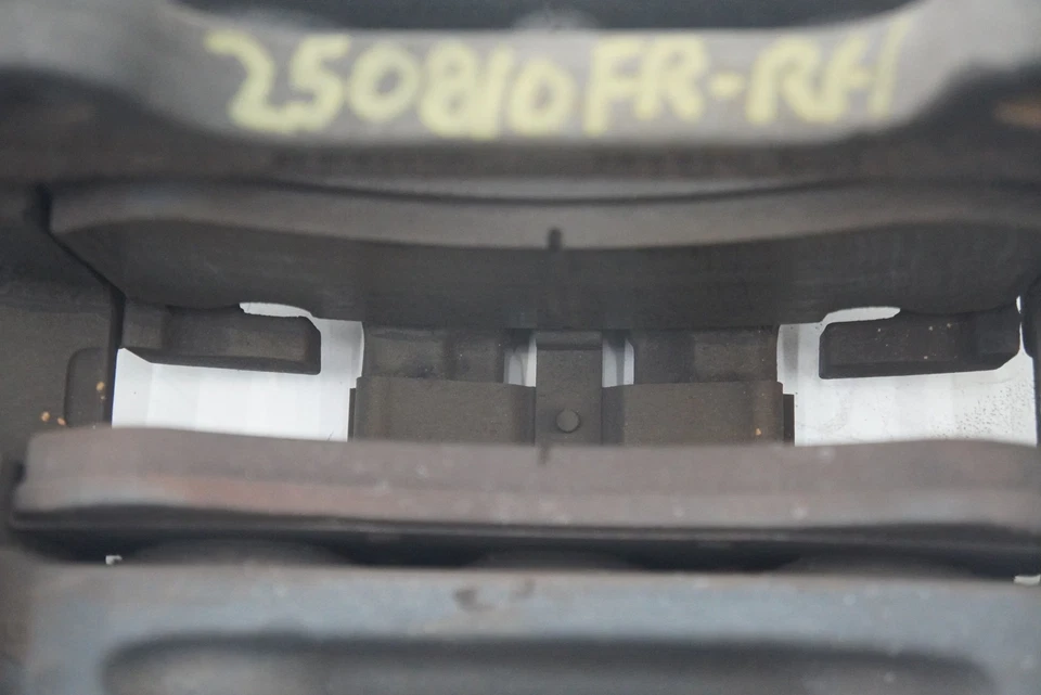 Pinza de freno delantera derecha del lado del pasajero negra 4G0615108 OEM Audi S6 2013-18 Foto 4 de 4