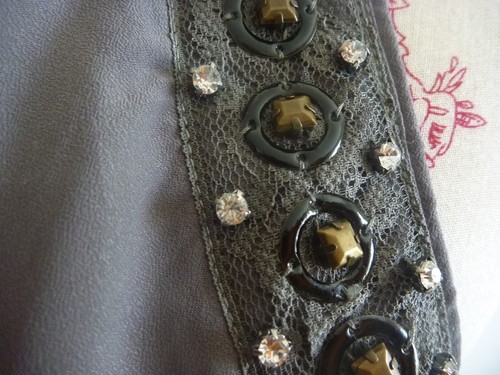 Designer-Sommerkleid,Kleid mit Spitze,Strass, u.a Wasserfallkragen, Grau, Gr. XS - Bild 5 von 12