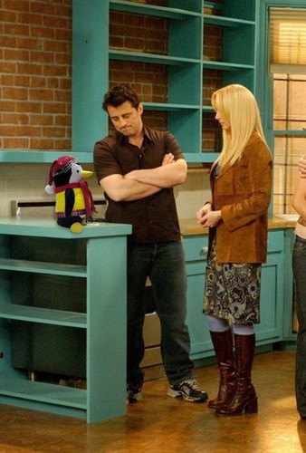 Hugsy from F.R.I.E.N.D.S | Plush Doll | Joey's Penguin Pal | FRIENDS Merchandise - Picture 6 of 9