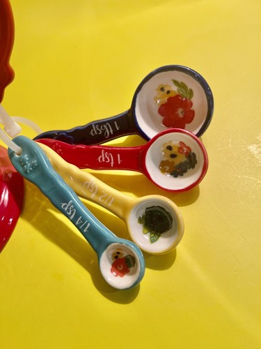 Pioneer Woman dazzling dahlias measuring cup and spoons ceramic pitcher 2018 - Picture 2 of 7