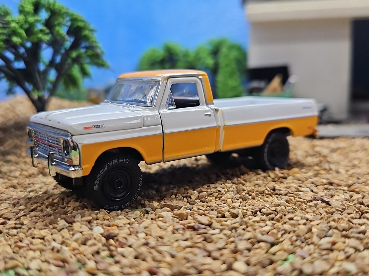 M2マシーン フォード F-100 レンジャー 4X4 & フォード・ブロンコ M2 Machines - 1969 Ford F-100 Ranger Truck & 1971 Ford