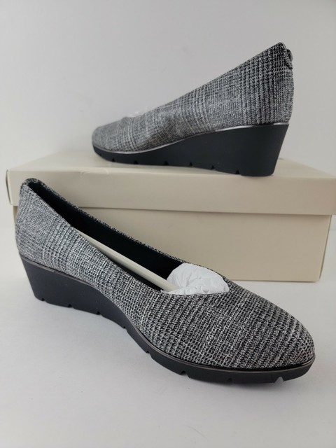gray wedge pumps