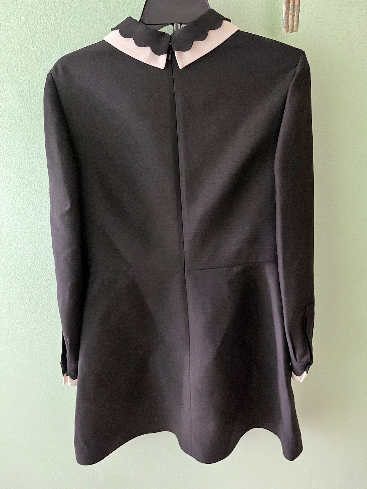 Abito couture crepe nuovo con etichette Valentino Garavani con finiture a ballop L S 8 US 44 IT