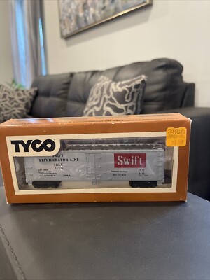 Vintage Tyco Ho Scale Swift Refrigerator Line SRLX 4226 Reefer Box Railroad Car