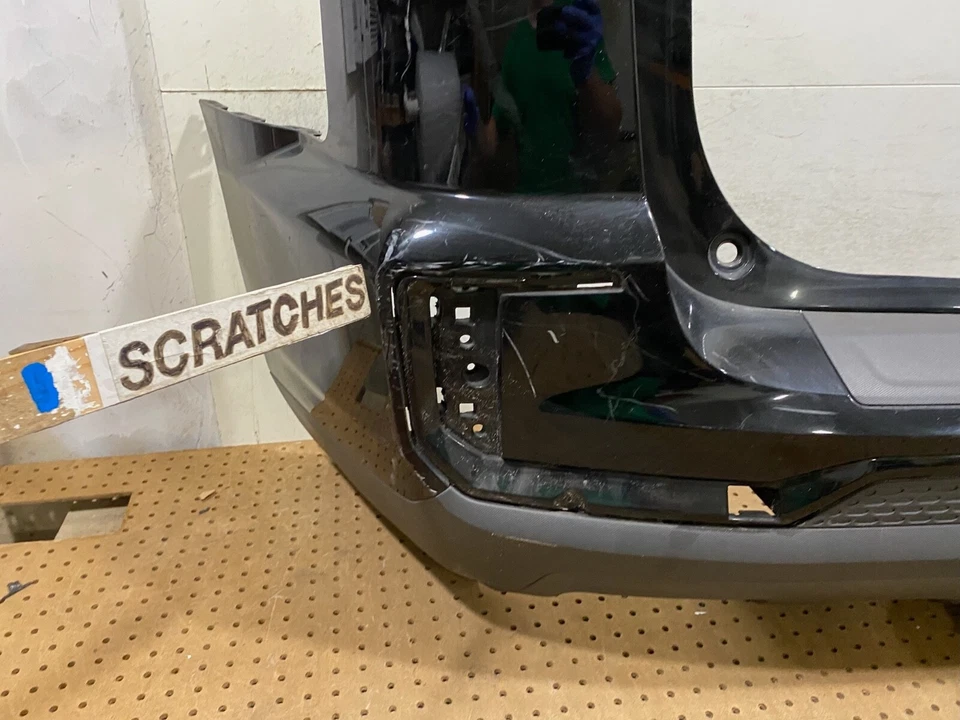 OEM 2016-2017 GMC TERRAIN DENALI REAR BUMPER COVER 23477990 - Image 3 of 4