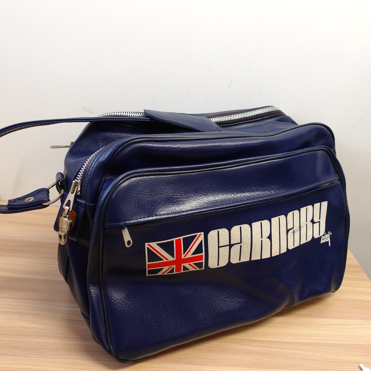 バッグ USA Dead stock 70s Flight Travel Bag 70s Vintage Flight Bag Faux Leather Carnaby Union Jack Swinging