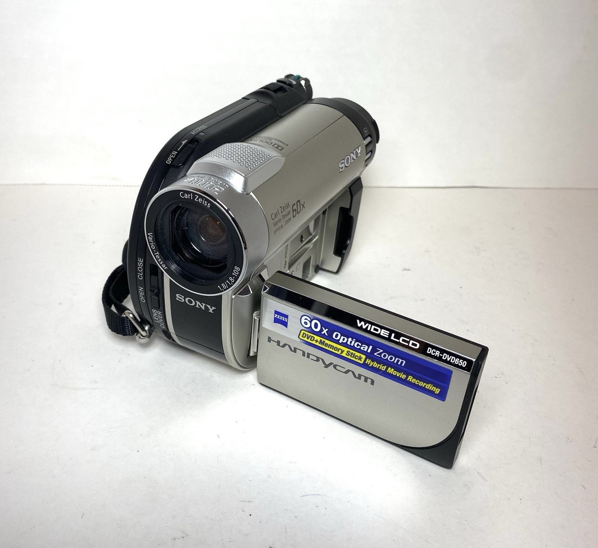 Sony Handycam DCR-DVD650 Mini DVD Camcorder w/ Battery
