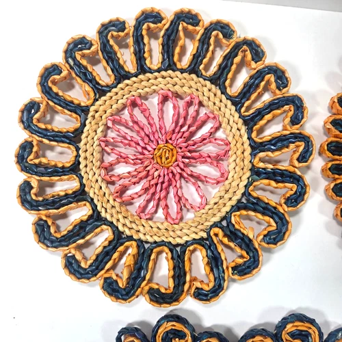 Vintage Woven Raffia Trivets Set 4 Floral Hot Pads Boho MCM Straw Wall Decor image 6