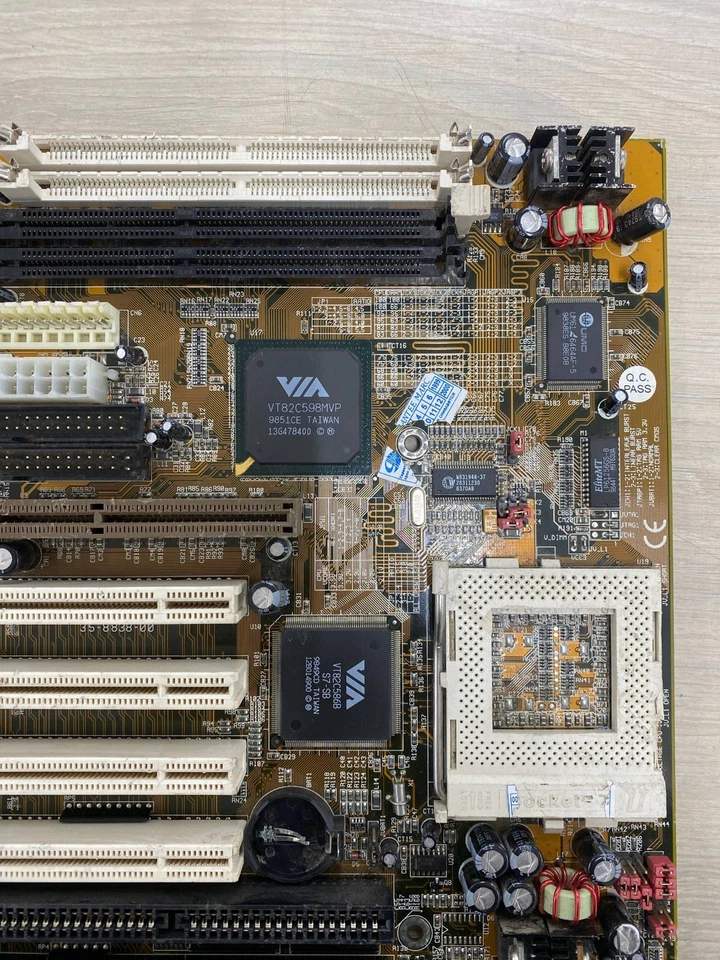 Super Socket 7 SET PCPartner VIB838DS 35-8838-00 (VIA MVP3) CPU & 128 MB - Image 3 of 4