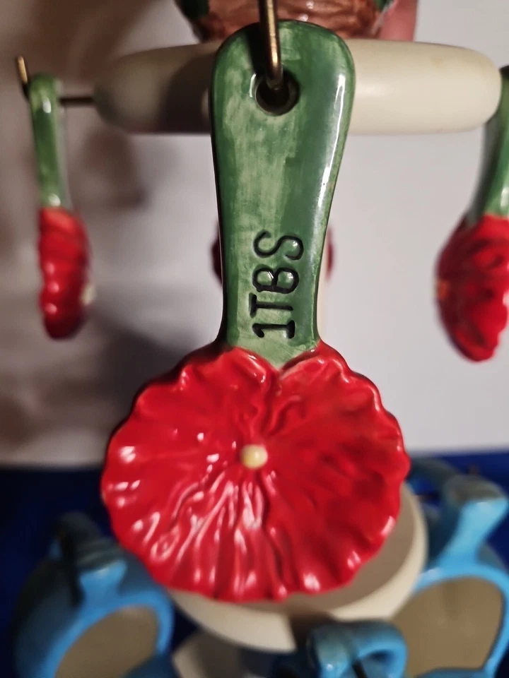 Vtg MCM Ceramic Blue Bird Measuring Cups Red Floral Measuring Spoons On Stand  - Image 3 of 4
