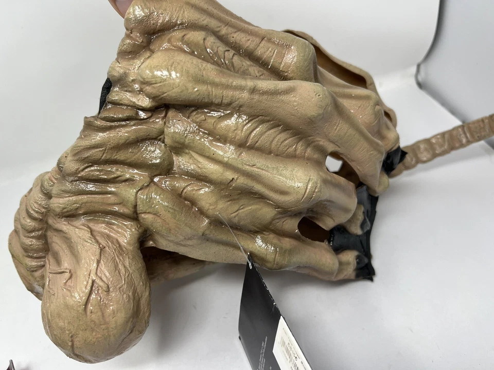 Rubies Alien Vs. Predator AVP 2004 Latex Halloween Mask  New Alien Face Hugger - Image 4 of 4