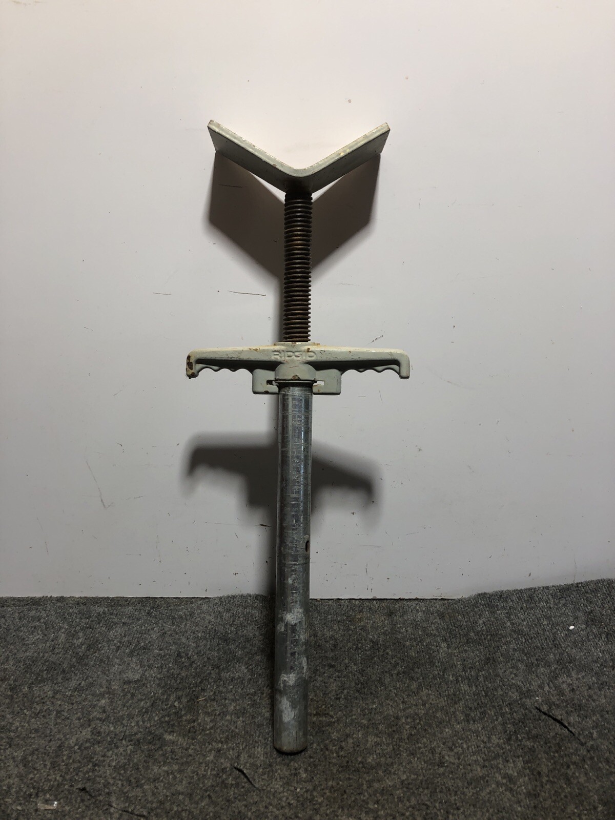 Ridgid 56662 VJ99 V Head Pipe Stand Adjustable 2852" 2500 Capacity w