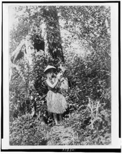 Quinault Indians berry picker,women,harvesting,food,Washington,WA,E Curtis,c1913