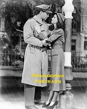 VIVIEN LEIGH & ROBERT TALYOR 8X10 Lab Photo 1940 "WATERLOO BRIDGE" RAIN PORTRAIT