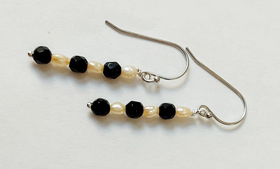 Orecchini pendenti in argento 925 con pietre onice e perle idea regalo natale - Immagine 4 di 4