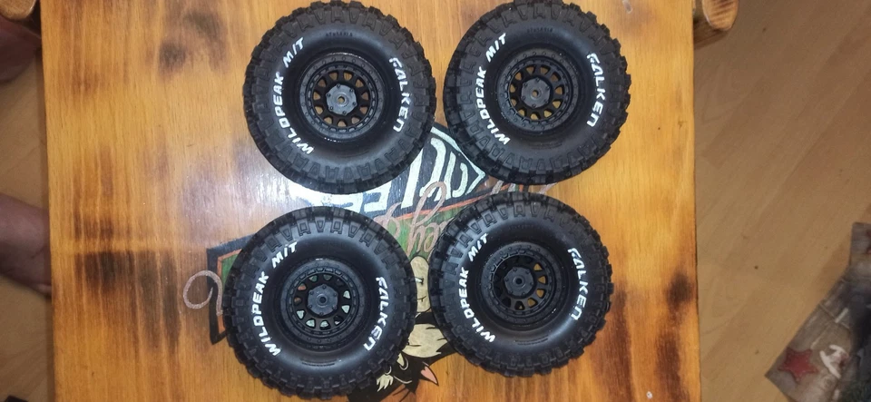 Original Axial Falken 1,9 Zoll Reifen - Bild 2 von 4