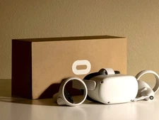 Oculus Quest 2 128GB White with charging base and handle bumpers