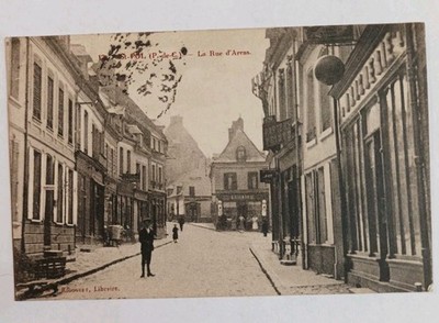 AK St-Pol (P-de-C) - La rue d'Arras 