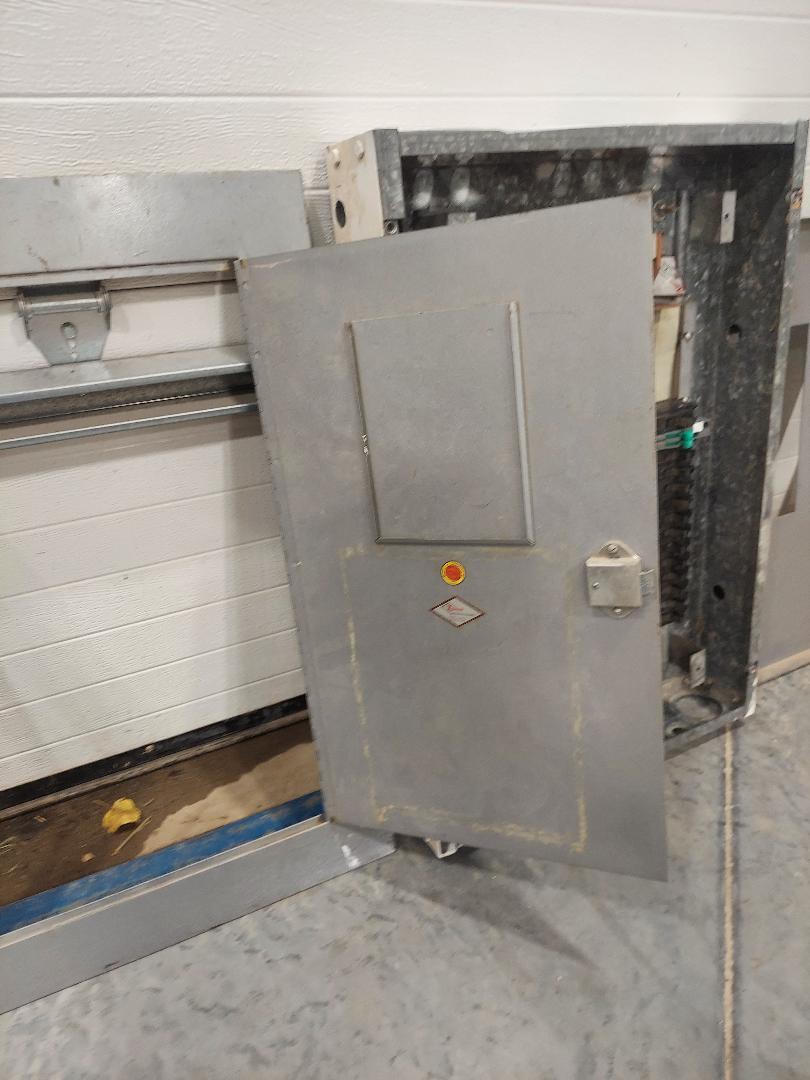 ZINSCO 30 SPACE ELECTRIC PANEL BOARD COVER DEAD FRONT BREAKERS COMPLETE