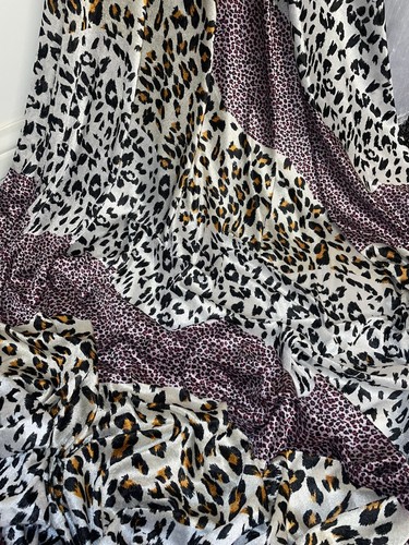 1 mtr lilac multi coloured animal leopard print velvet fabric.58”wide (147cm) - Picture 3 of 6