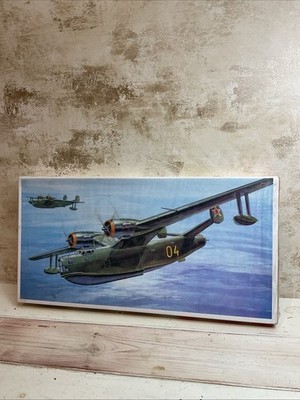FLUGZEUG-MODELLBAUKASTEN Berie Be-6 Madge Twin-Engine Flying Boat 1/72.