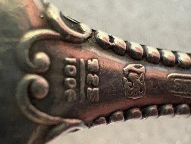 纯银坎特伯雷大堂服务勺子 5 3/4 0.5 盎司 Towle mono 制作 "IJ" — 第 4/4 张图片