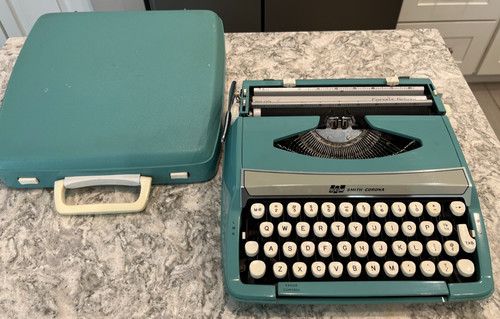 Vintage Smith-Corona Corsair Deluxe Portable Typewriter Teal Blue w/ C