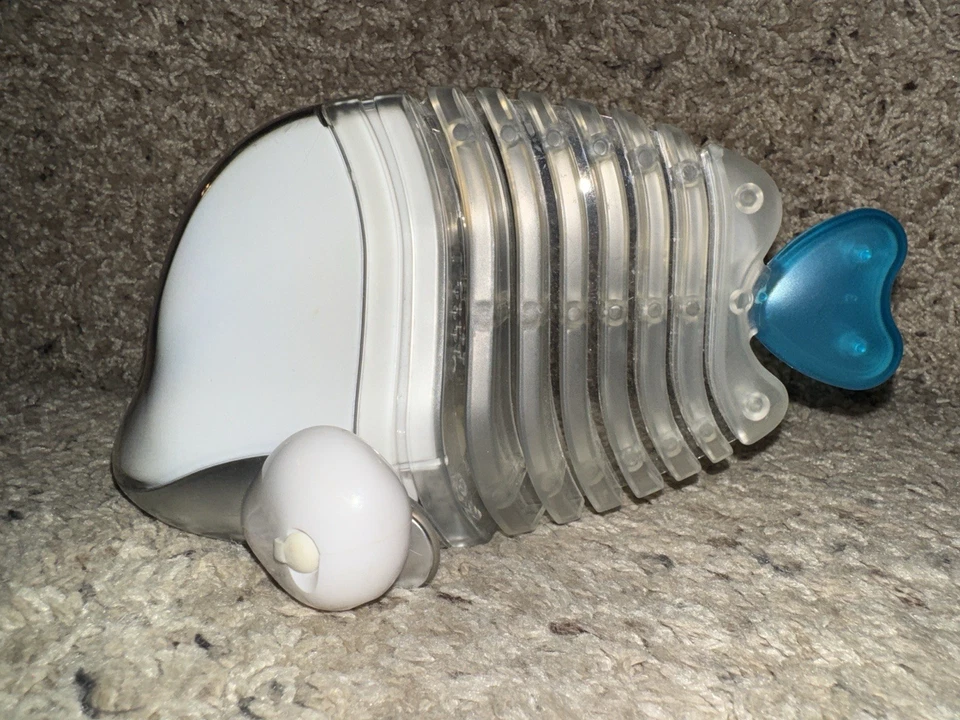 iFish HASBRO 2006 Dancing I-FISH SEGA Toy Light Up & Moves Music Player Speaker - Image 3 of 4