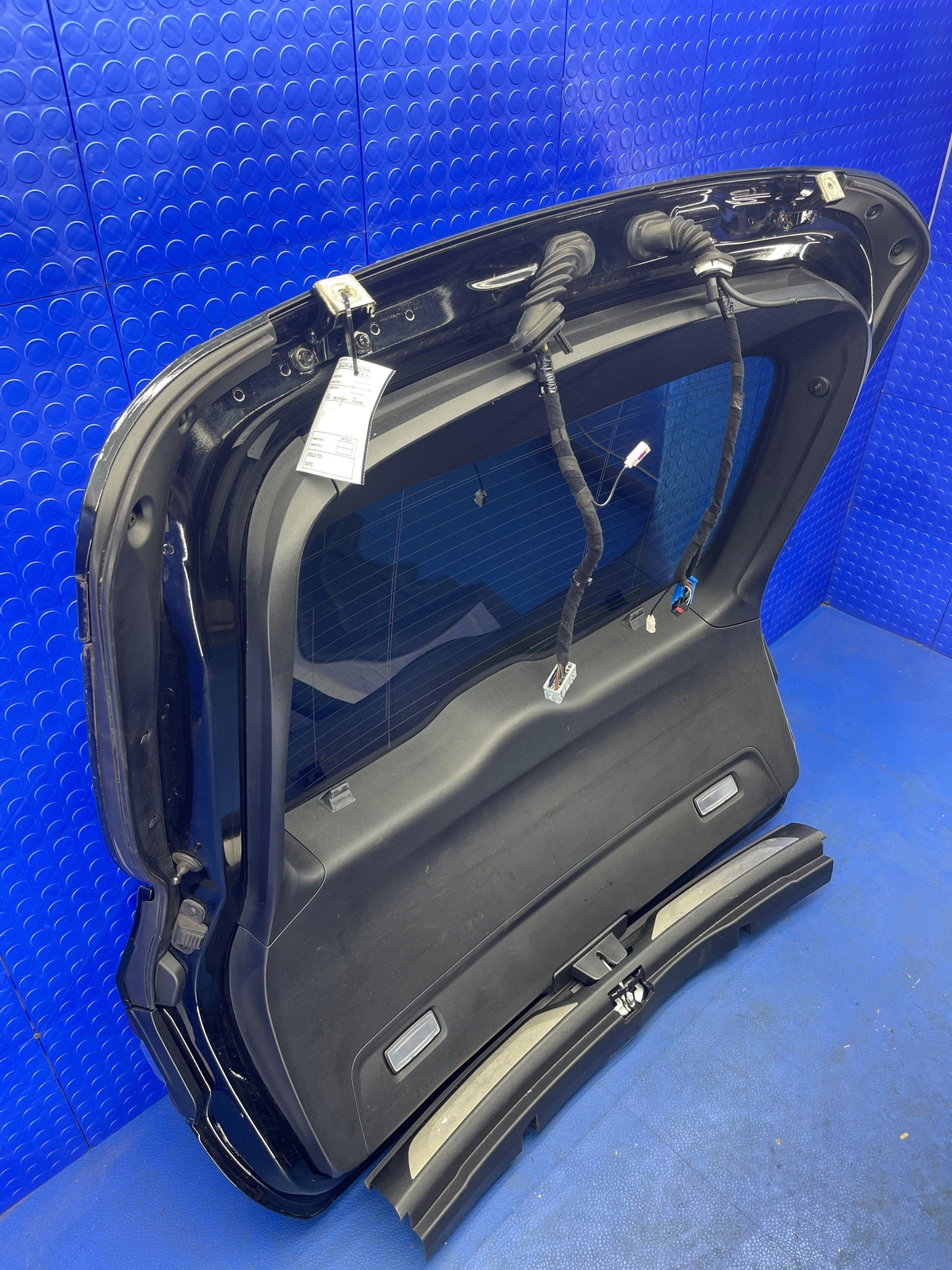 2017-2020 MASERATI LEVANTE REAR TRUNK LID TAILGATE LIFT GATE W/CAMERA NERO (820)
