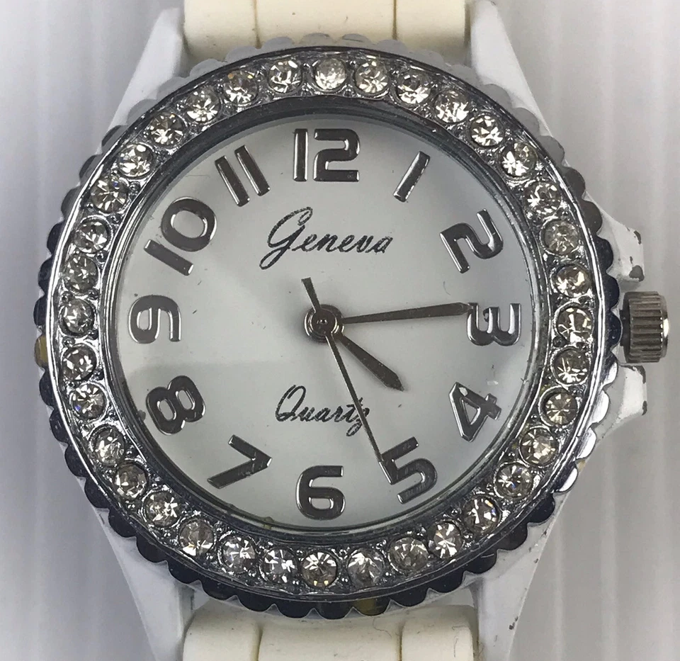 Reloj cuarzo vintage de Geneva Foto 3 de 4