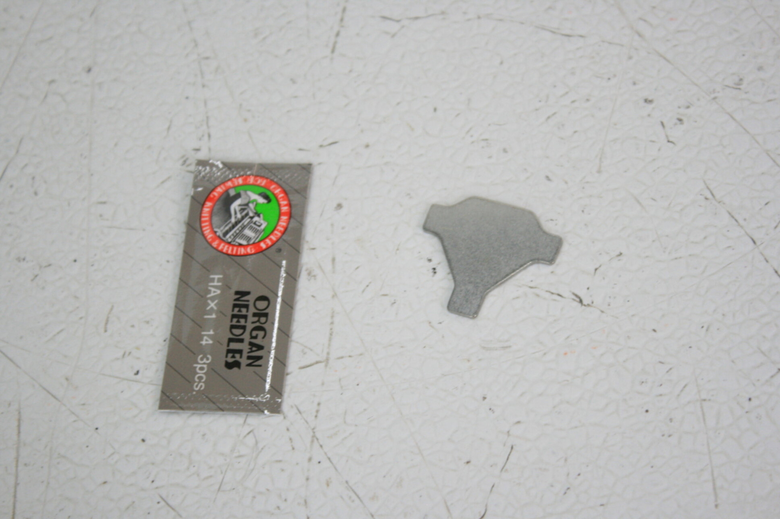 Janome MOD19 Easy Use Sewing Machine w 19 Stitches Automatic Needle