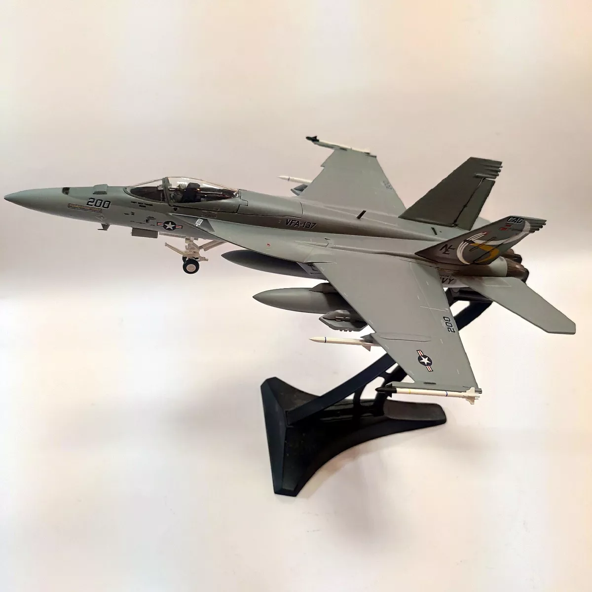 Witty Wings Sky Guardians 1:72 WTW72007-02 F/A-18E Super Hornet USN VFA-137