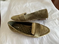 Birdies Women  s 8.5 Blackbird Loafers Olive Green Velvet Slip On Flats
