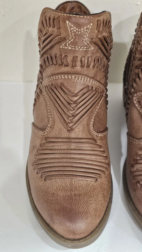 Not Rated Womens Size US 6 M Brown Man Made Upper 1-1/2 Hill Ankle Boot Shoe(8) - Image 3 of 4