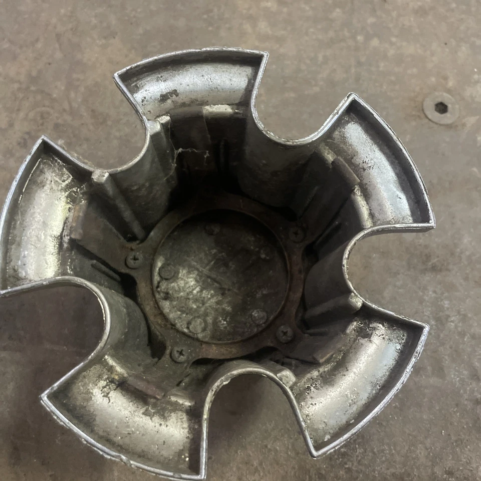 ORIGINAL 72-75 CHEVROLET CHEVELLE CAMARO NOVA RALLY WHEEL CENTER CAP #3984554  - Image 3 of 3