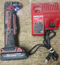 MILWAUKEE 2615-20 RIGHT ANGLE DRILL WITH BATTERY AND CHARGER