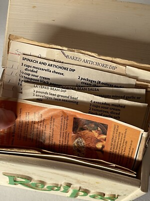 VTG Recipes Box Handwritten & Clipped 500+ Recipes 70 s 80 s 90 s Cottagecore