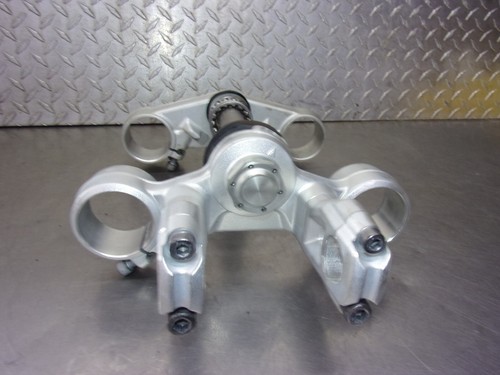 969 A TRIUMPH TIGER XC 800 2013 OEM TRIPLE TREE - Imagen 2 de 10