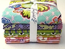 TULA PINK Parisville DEJA VU -Fat Stack- 6 FQ + due tagli da 1 iarda