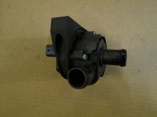 Original VW Golf 6 Cabrio Zusatzwasserpumpe A39525 5g0965567a
