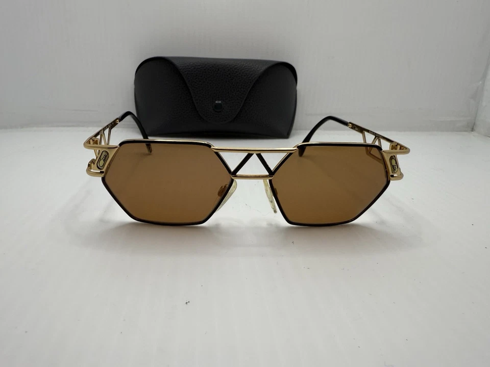 Винтажные черные и золотые солнцезащитные очки Cazal 960 1970-е - Изображение 3 из 4