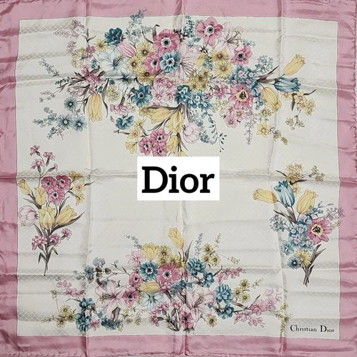 Foulard Christian Dior en soie rose 100% accessoires femme 26x26 pouces fabriqué en Italie