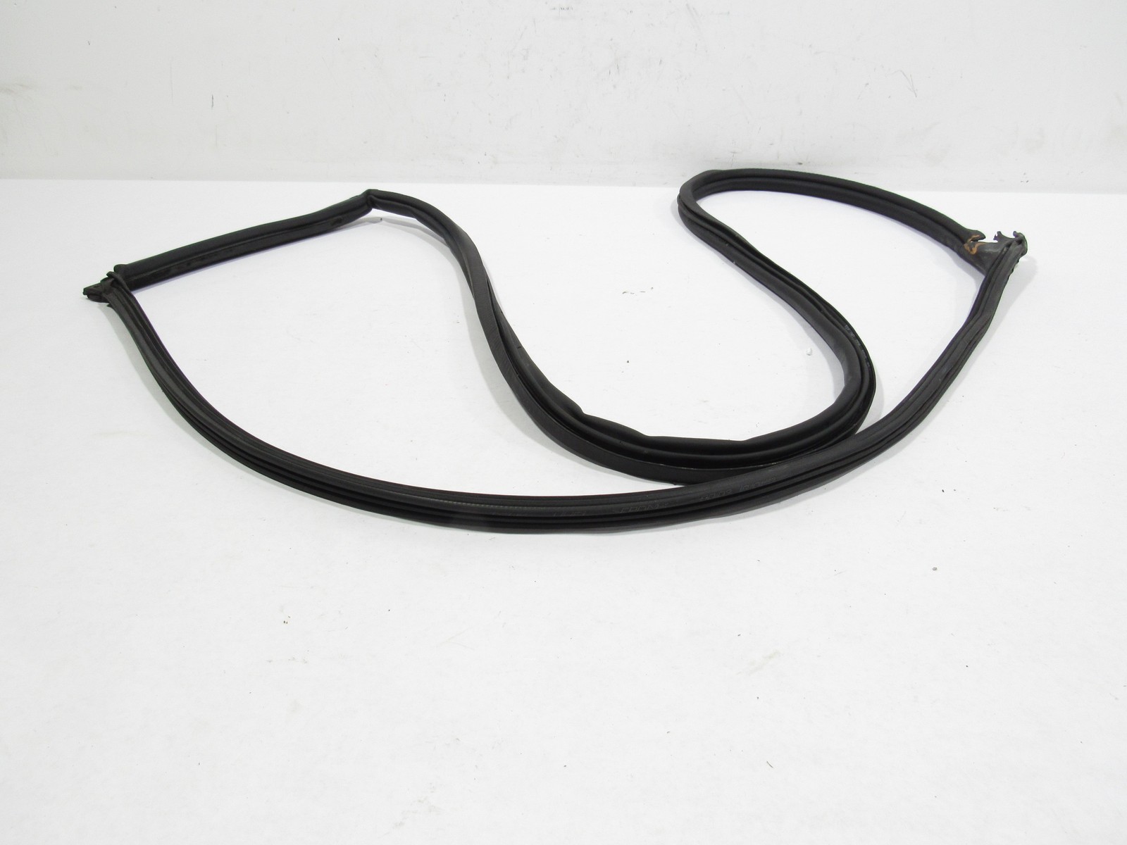Aston Martin Vanquish 2014-2018 Right Outer window scraper seal